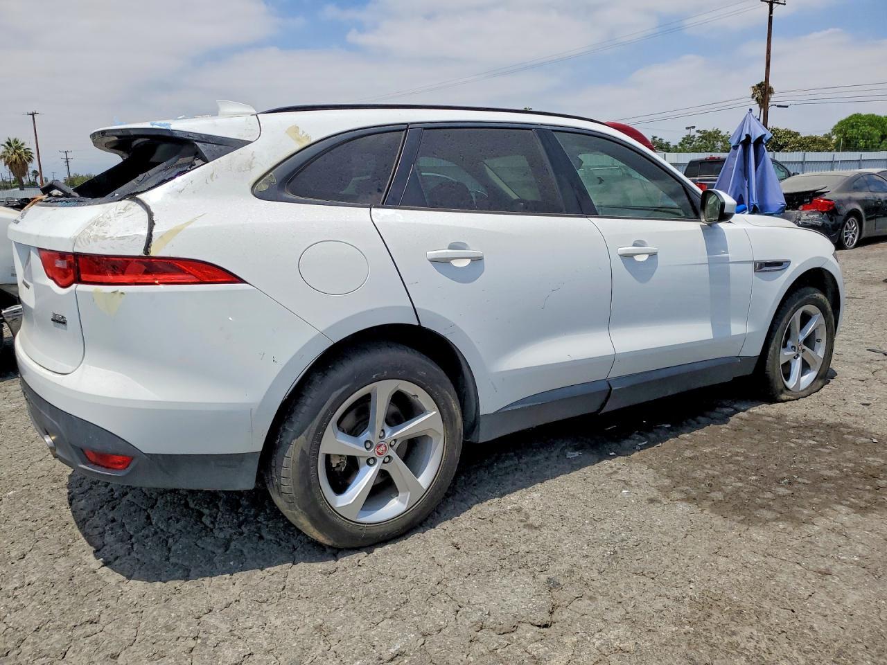 2017 Jaguar F-Pace Premium - Image 3
