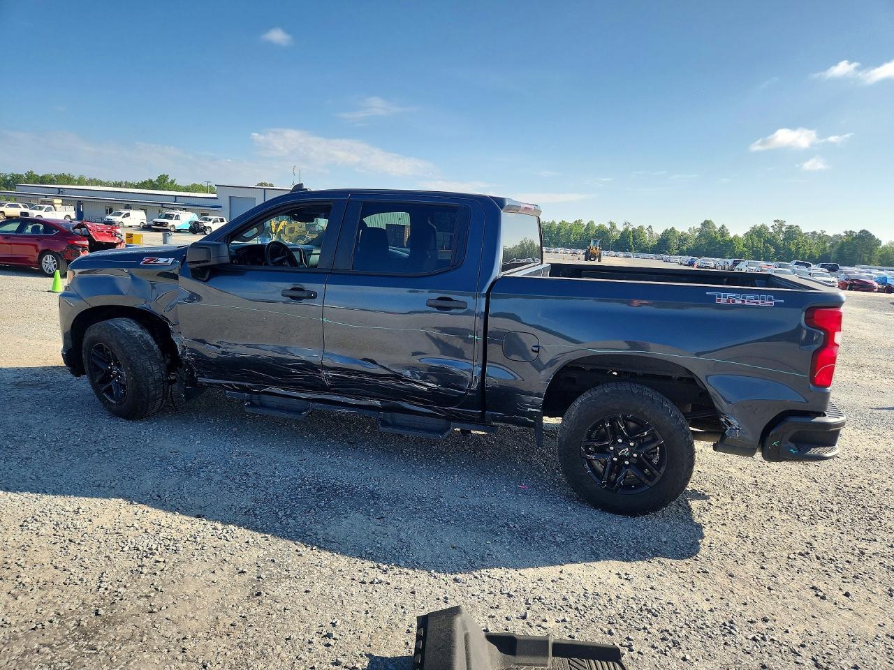 2021 Chevrolet Silverado K1500 Trail Boss Custom - Фото 2