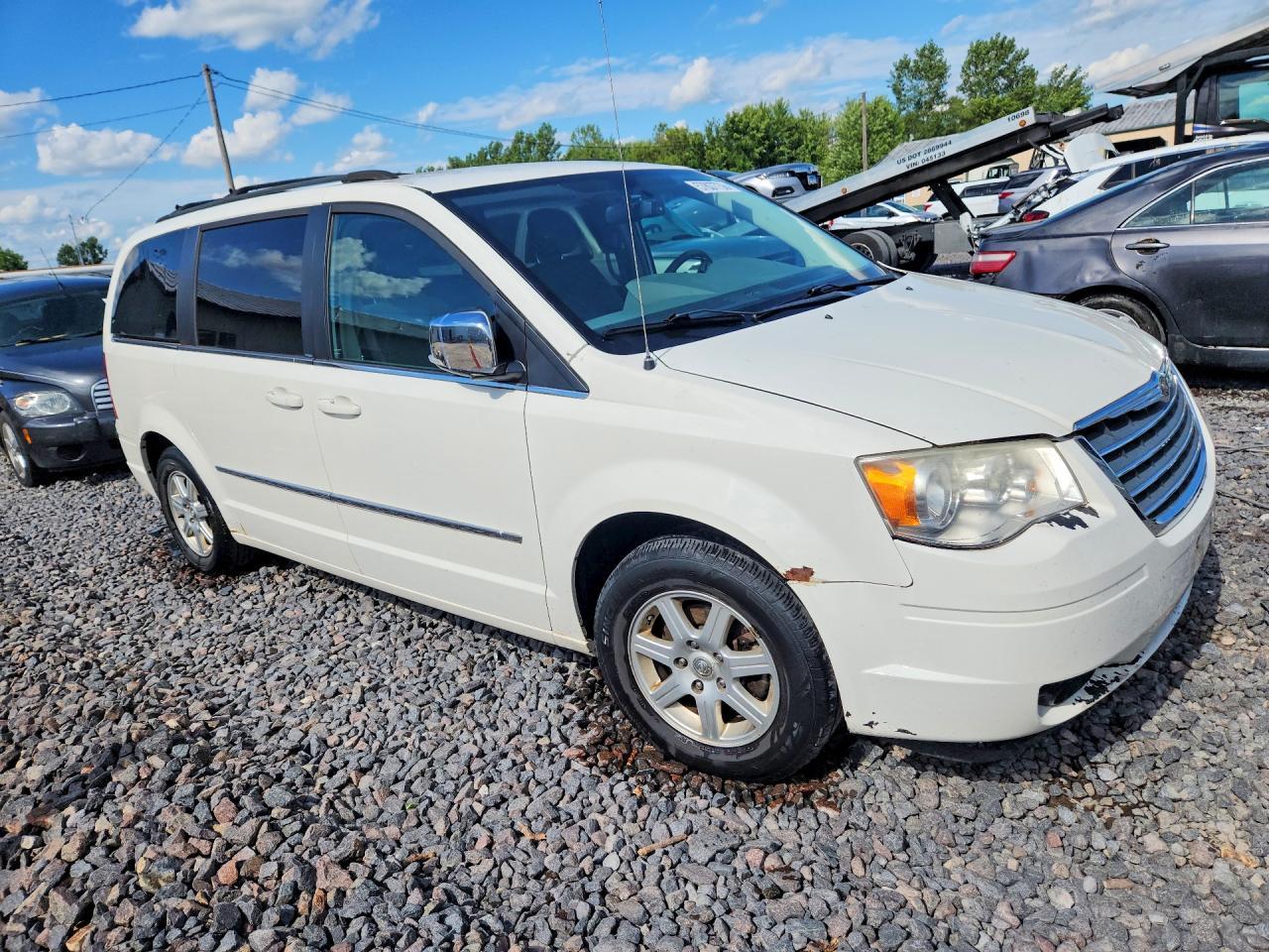 2010 Chrysler Town & Country Touring - Фото 4