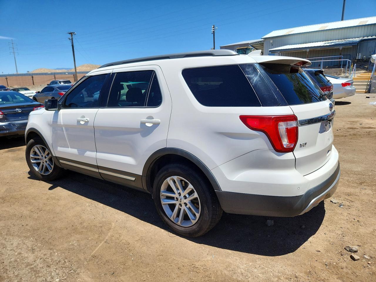 2016 Ford Explorer Xlt - Фото 2