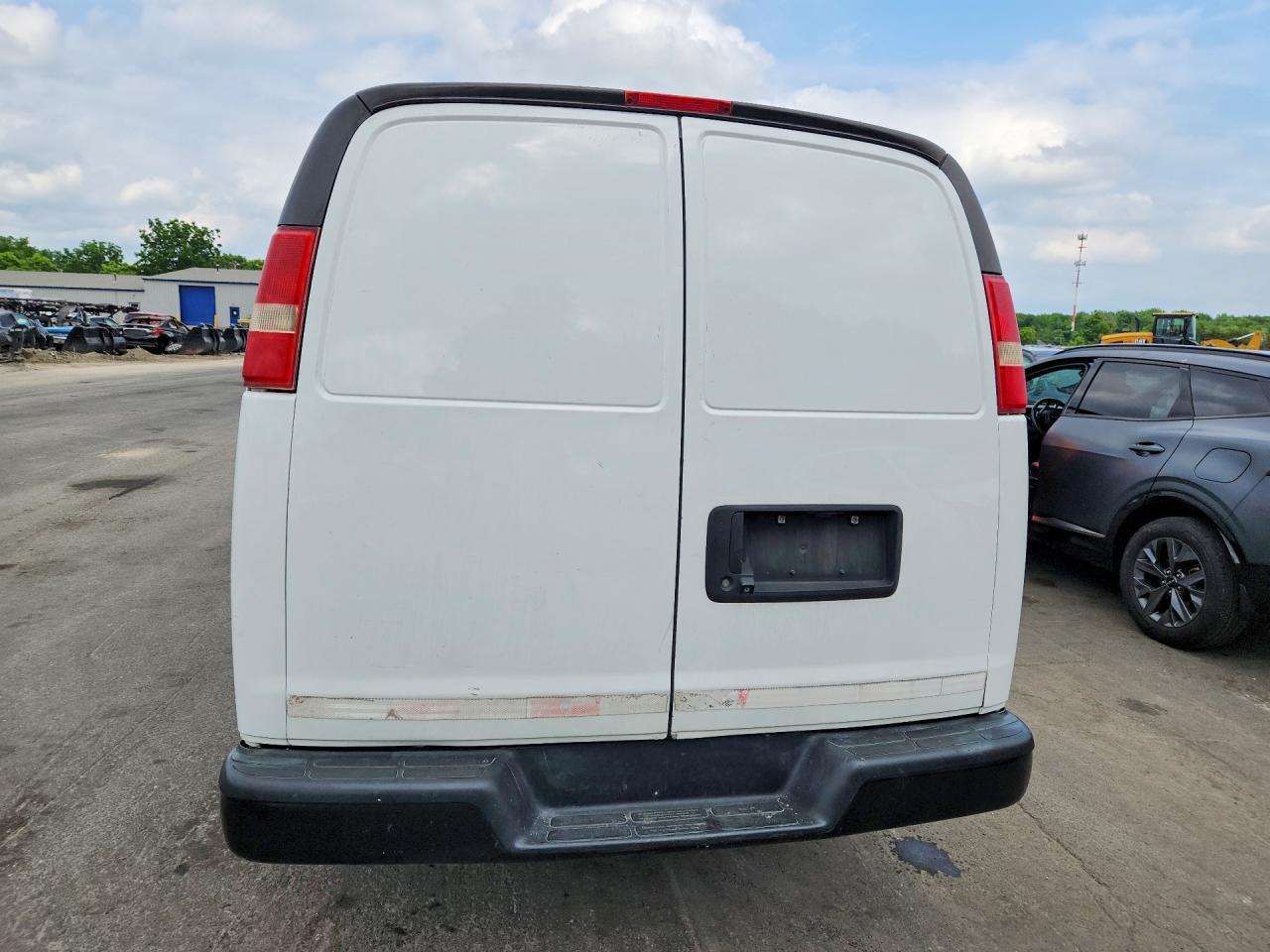 2015 Chevrolet Express G2500 - Фото 6
