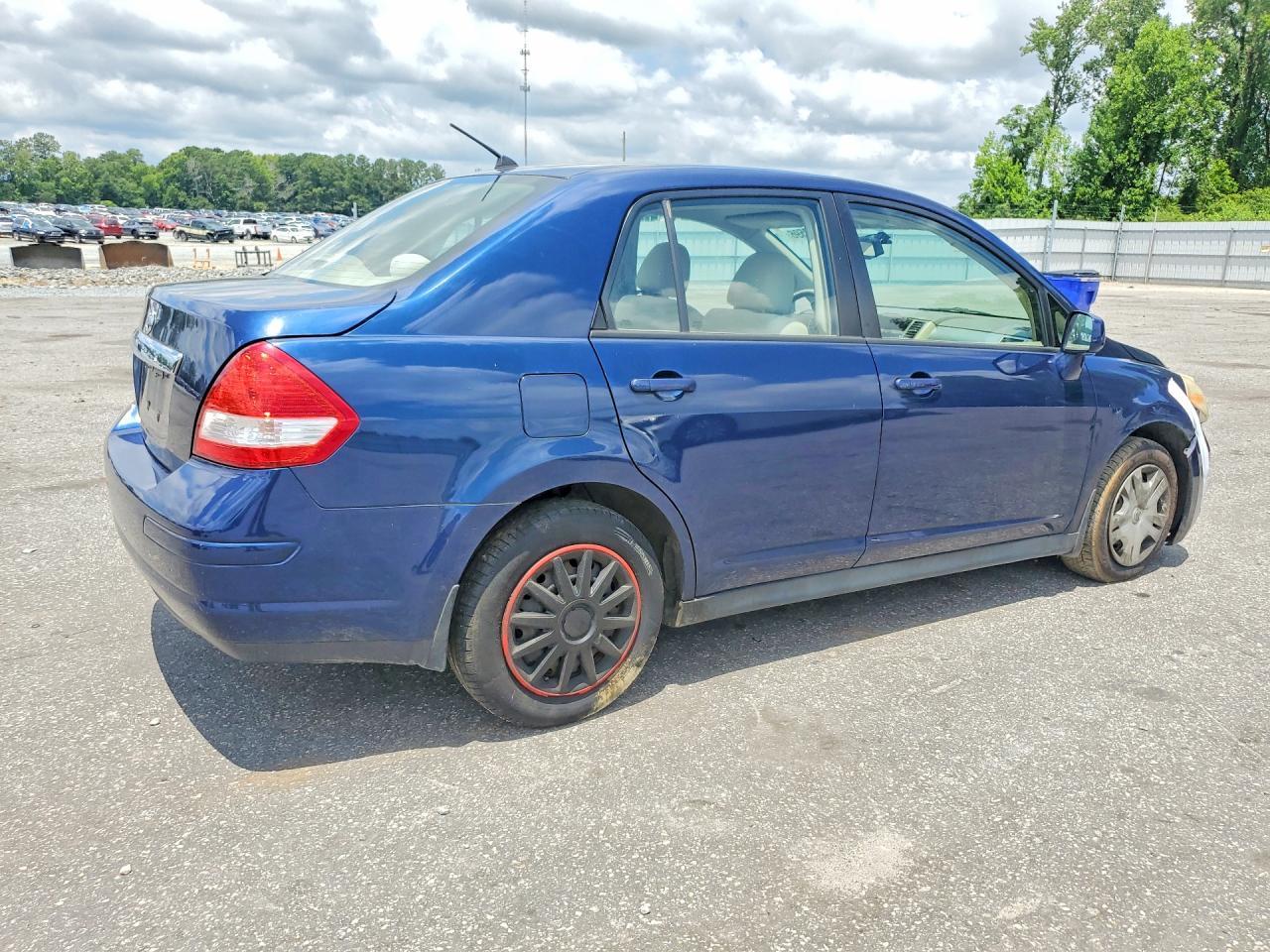 2009 Nissan Versa 1.8 S - Image 3