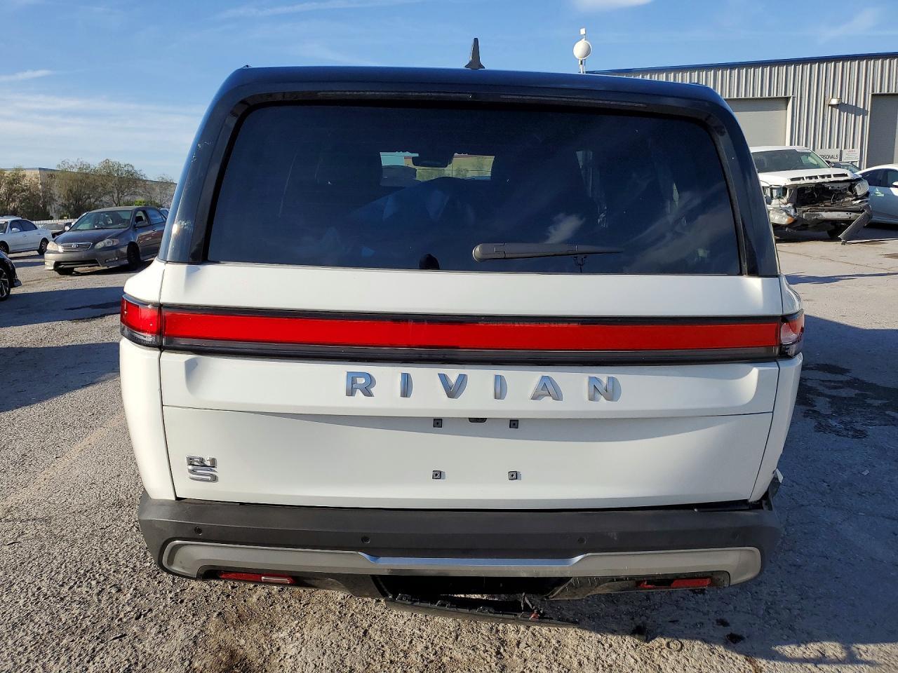 2024 Rivian R1S Adventure - Фото 6