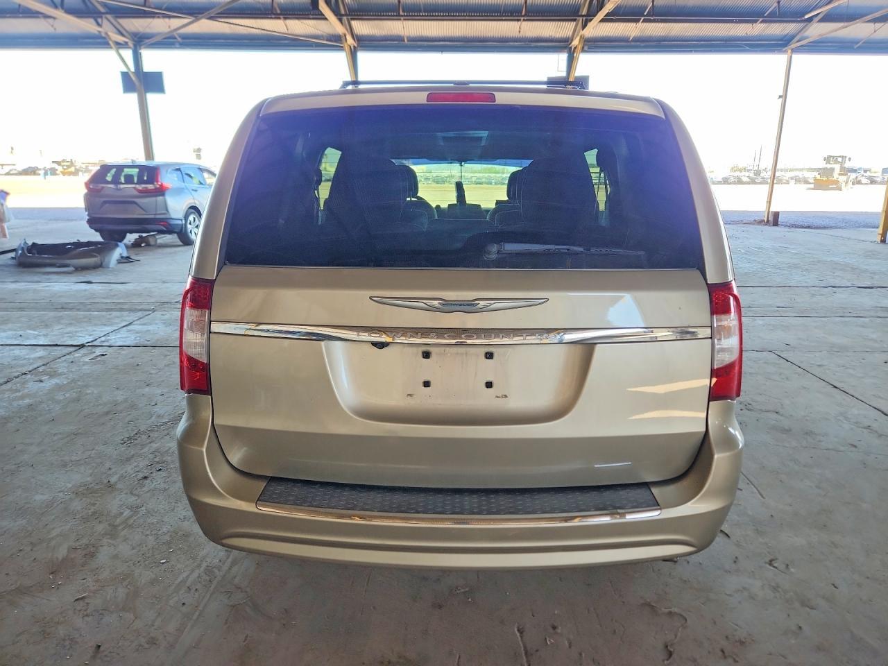 2013 Chrysler Town & Country Touring - Фото 6