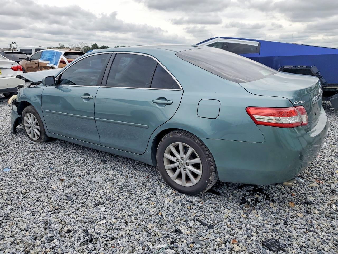 2010 Toyota Camry Xle V6 - Фото 2