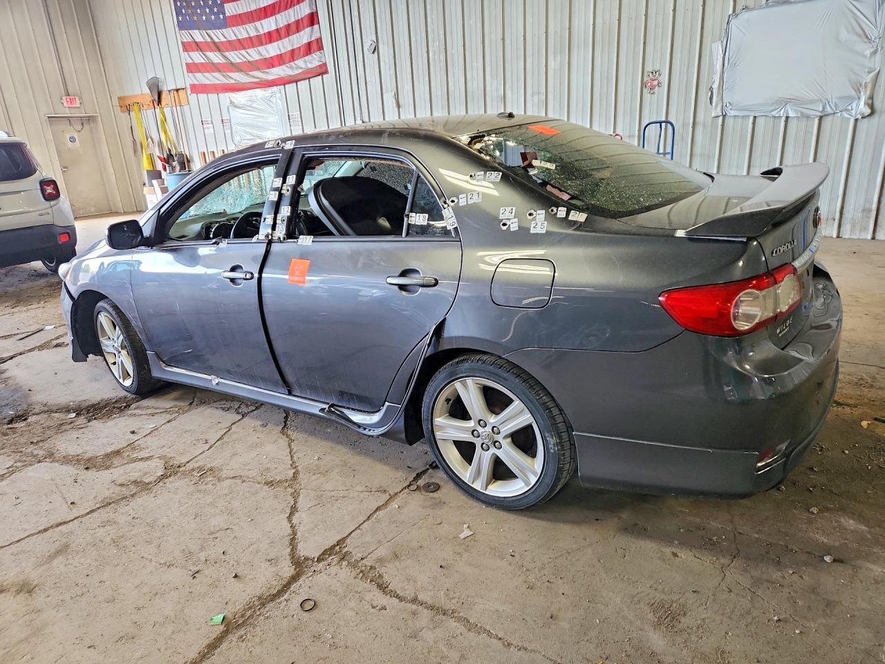 2013 Toyota Corolla Base - Фото 2