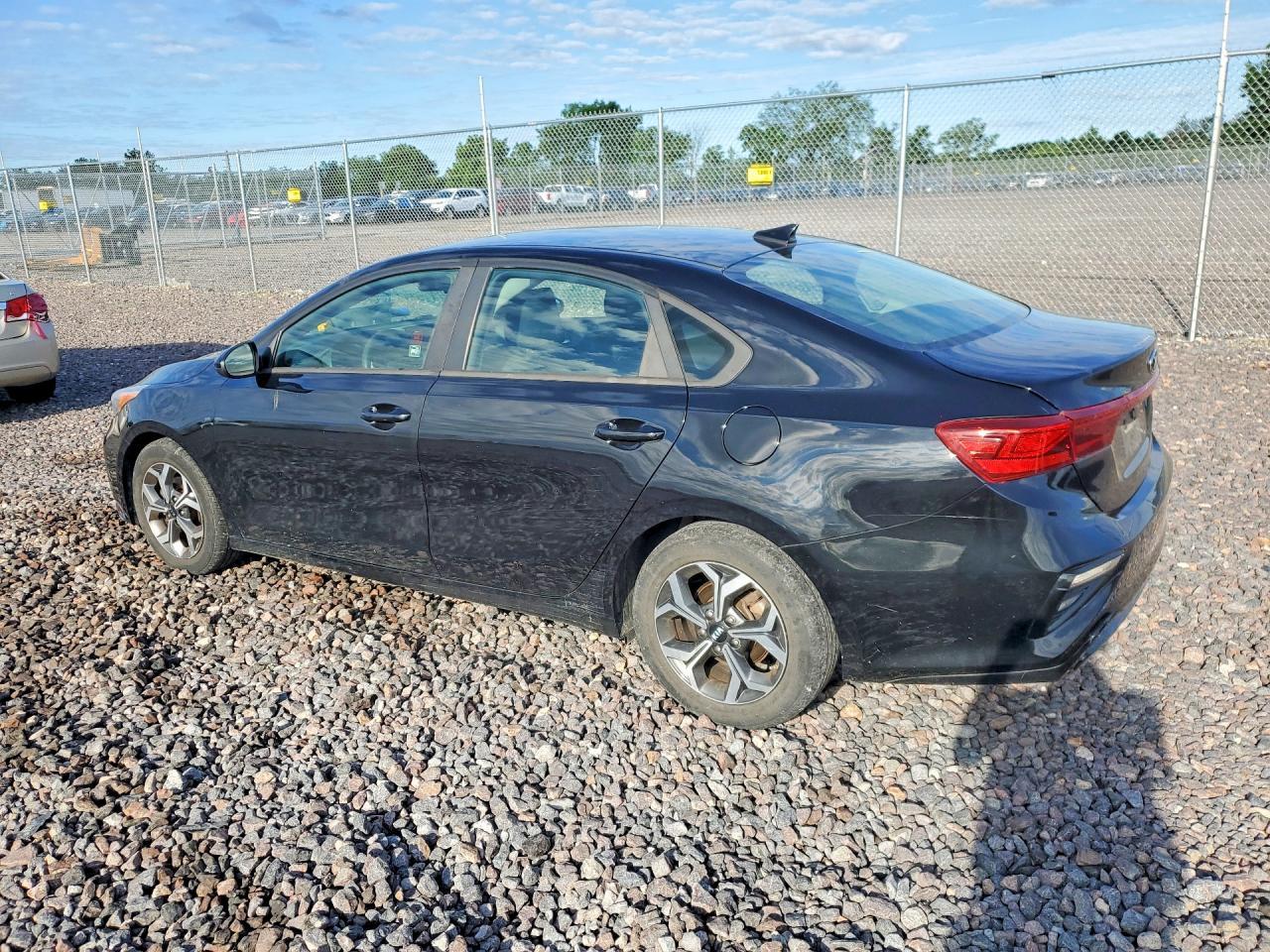 2019 Kia Forte Lxs - Фото 2