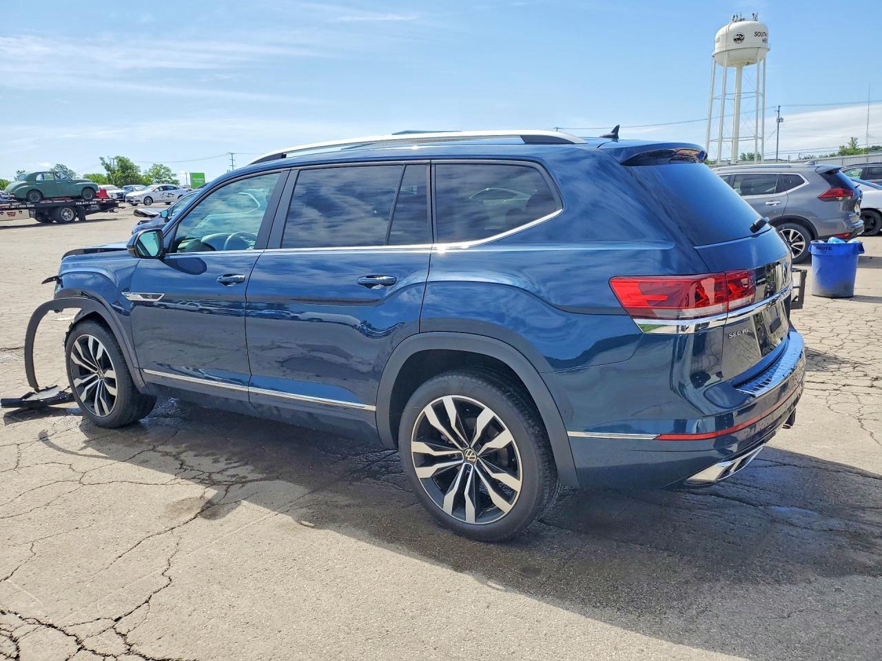 2021 Volkswagen Atlas Sel R-Line - Image 2