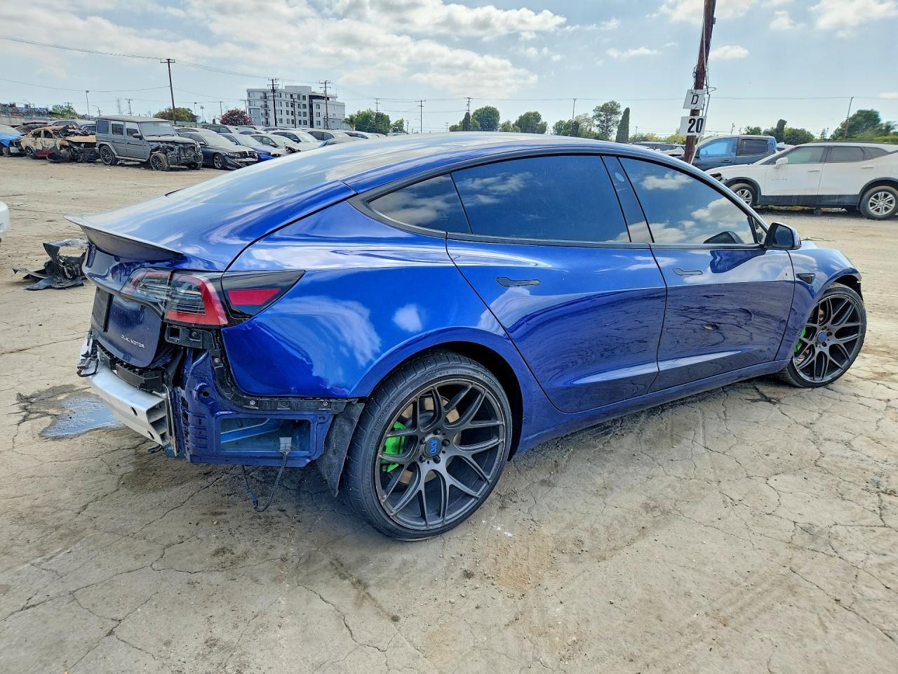 2022 Tesla Model 3 - Фото 3