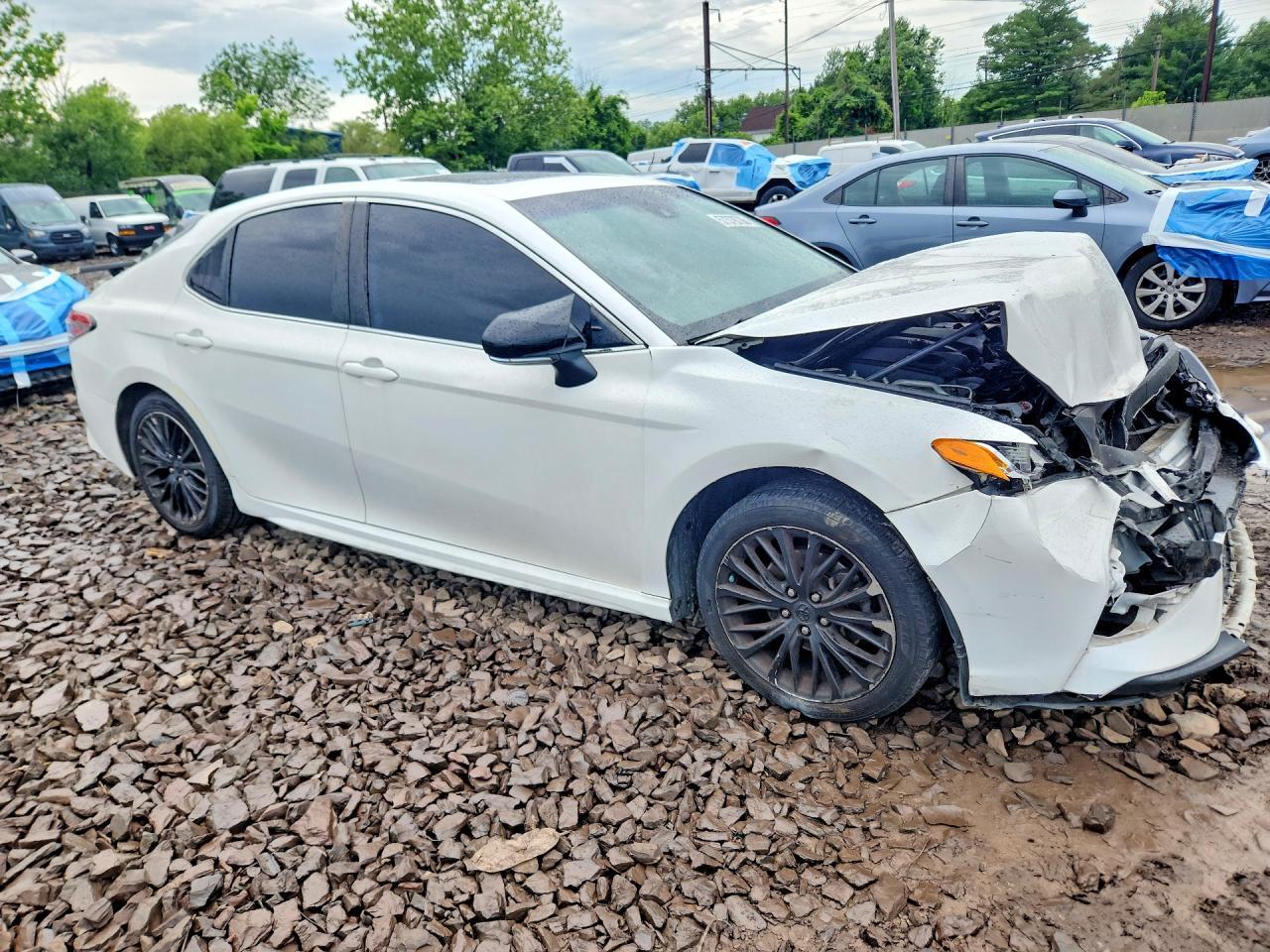 2019 Toyota Camry Se - Фото 4