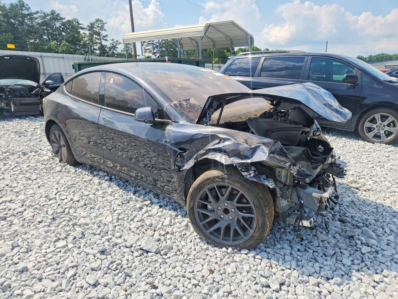 2025 Tesla Model 3 - Фото 4