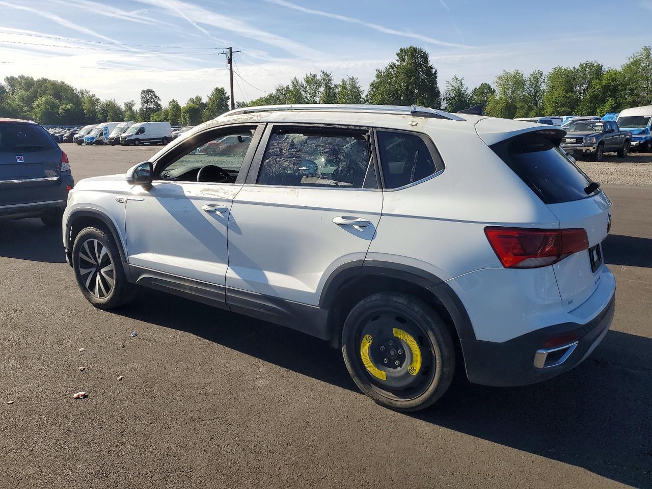 2022 Volkswagen Taos Se - Image 2