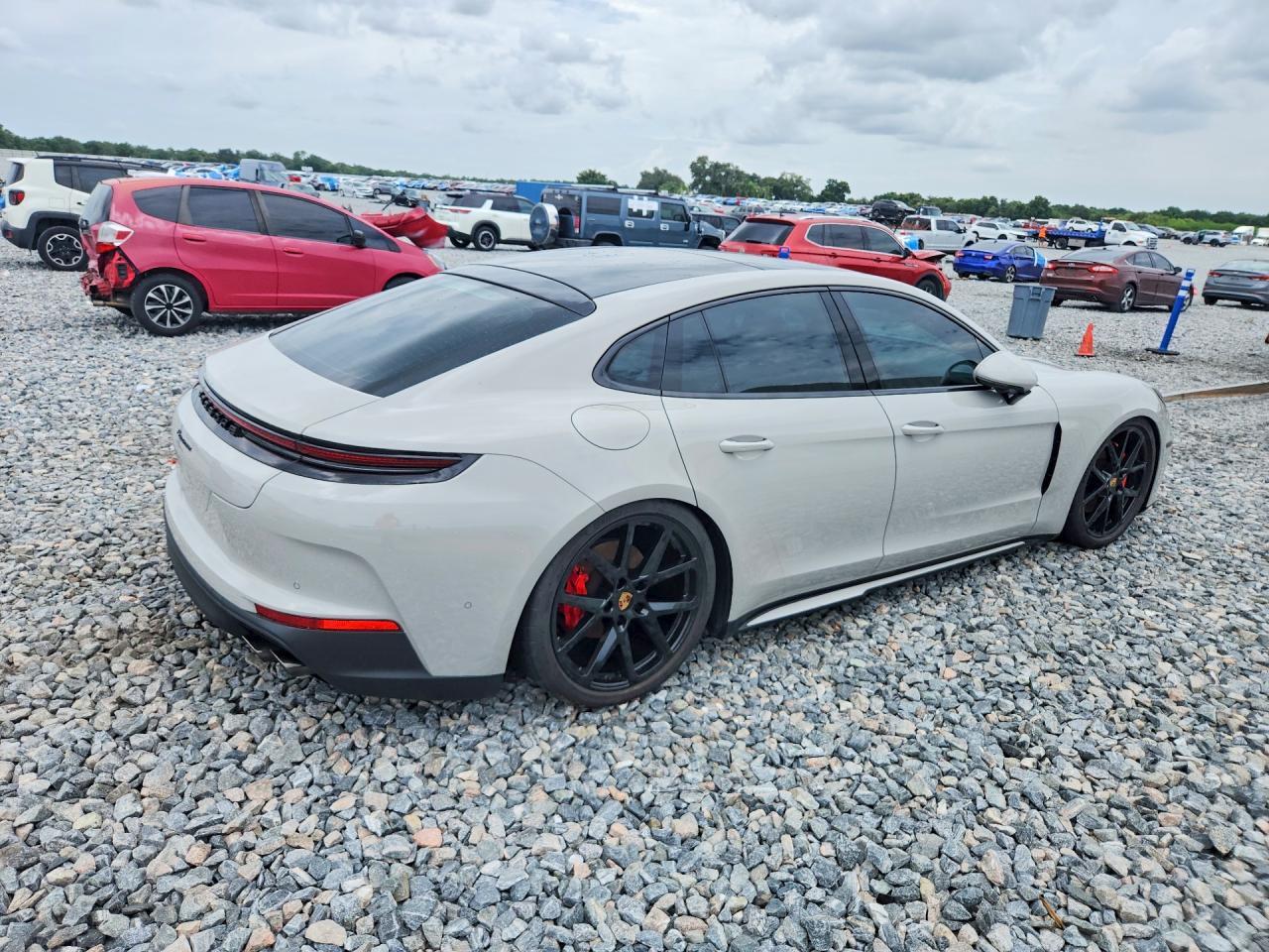2025 Porsche Panamera - Image 3