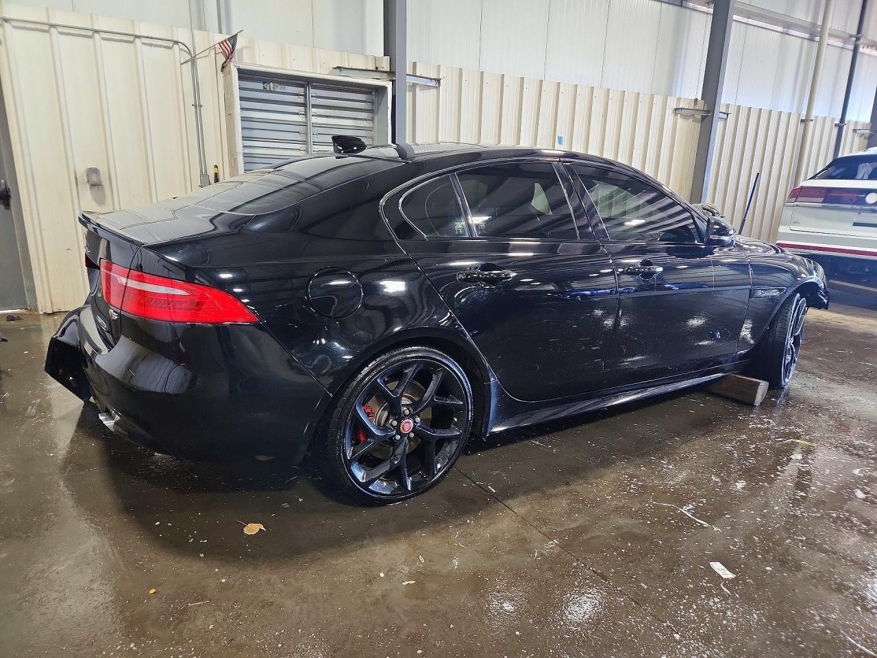 2019 Jaguar Xe S - Фото 3