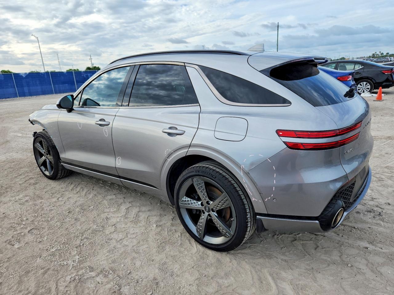 2023 Genesis Gv70 2.5T Standard - Image 2