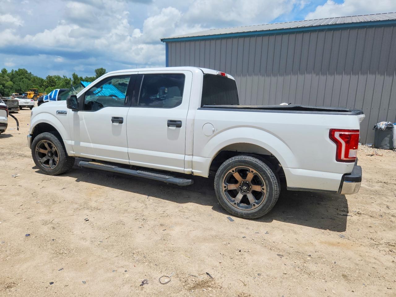 2017 Ford F150 Supercrew - Фото 2