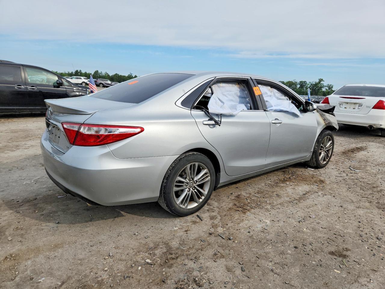 2015 Toyota Camry Se - Фото 3