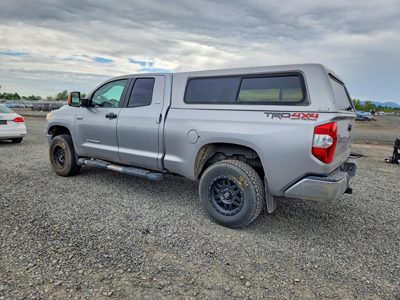2015 Toyota Tundra Sr5 - Image 2