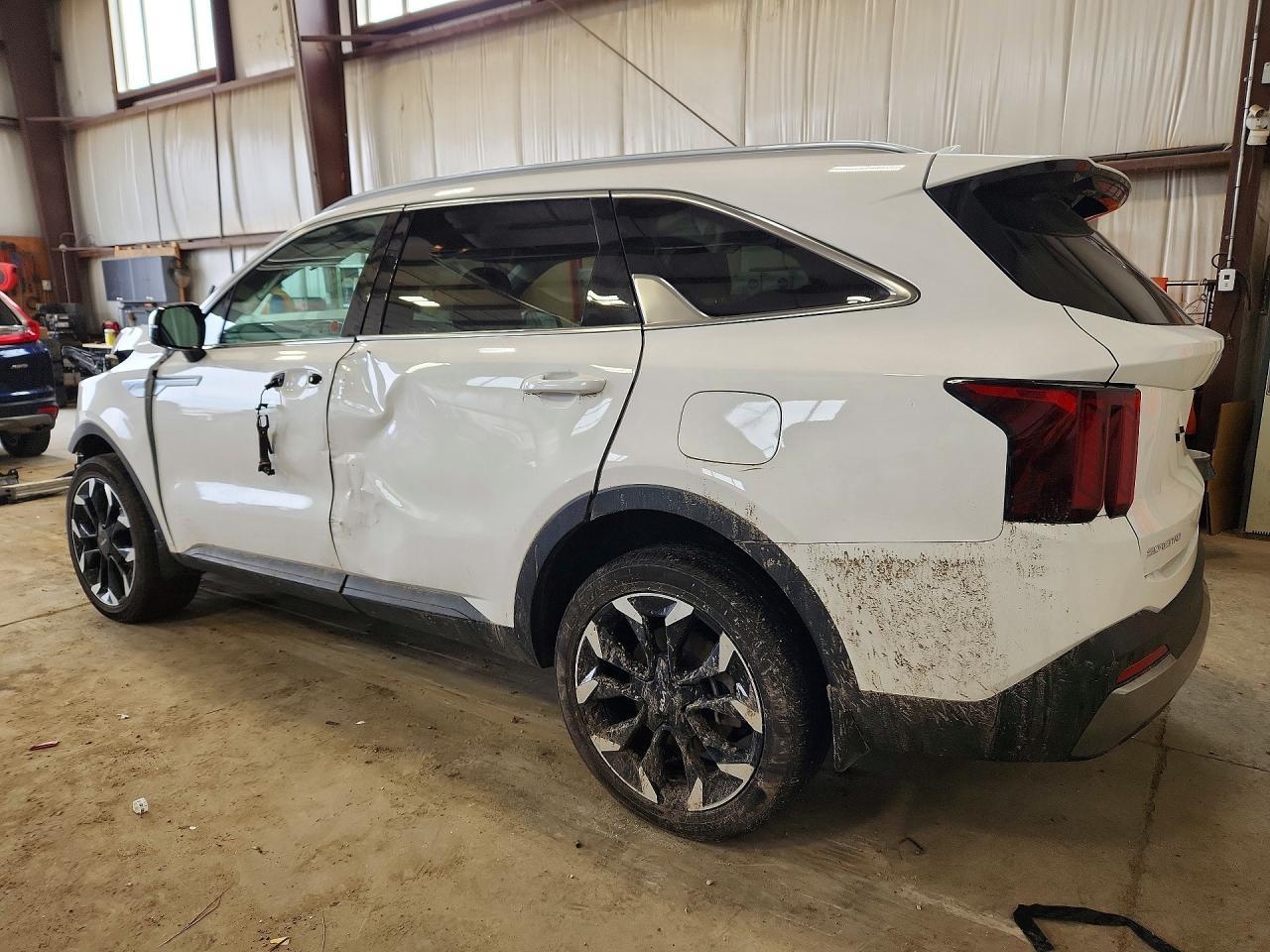 2025 Kia Sorento Ex - Image 2