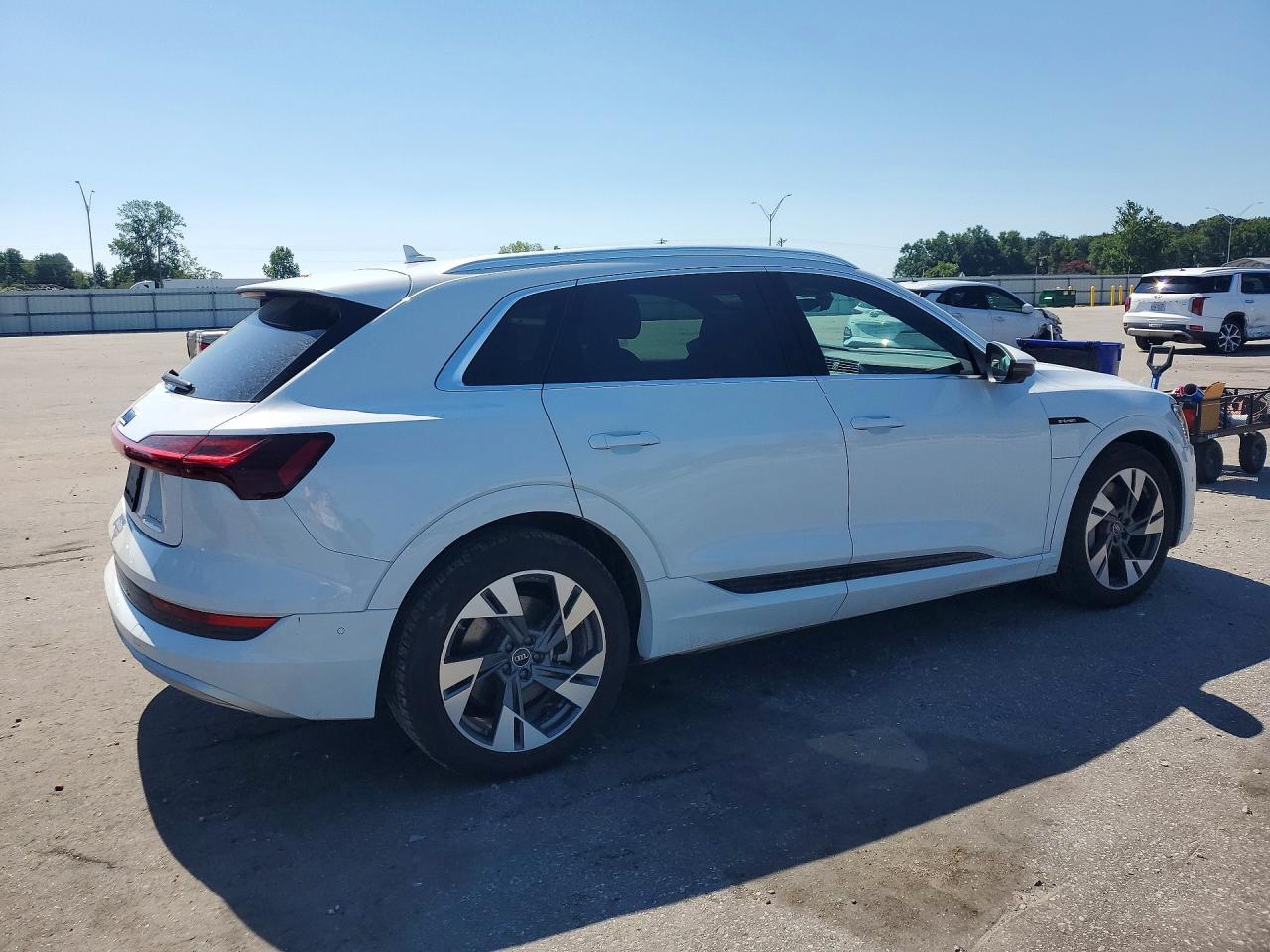 2023 Audi E-Tron - Фото 3