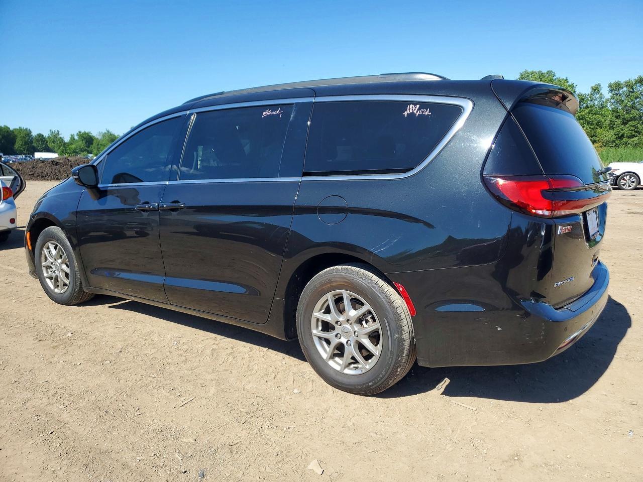 2021 Chrysler Pacifica Touring - Фото 2