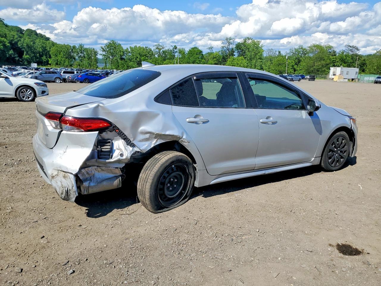 2022 Toyota Corolla Le - Image 3