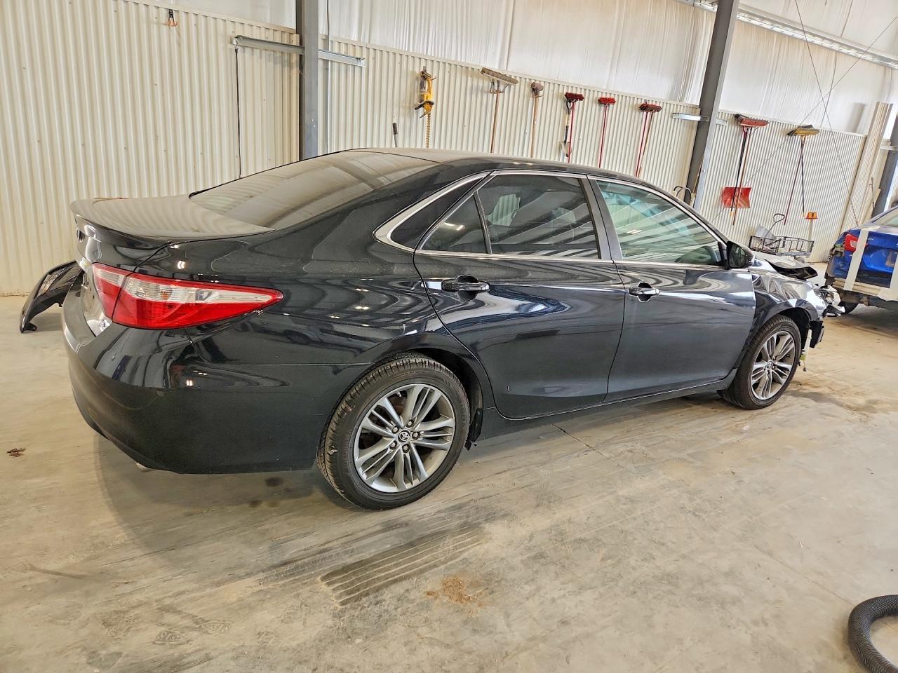 2015 Toyota Camry - Фото 3