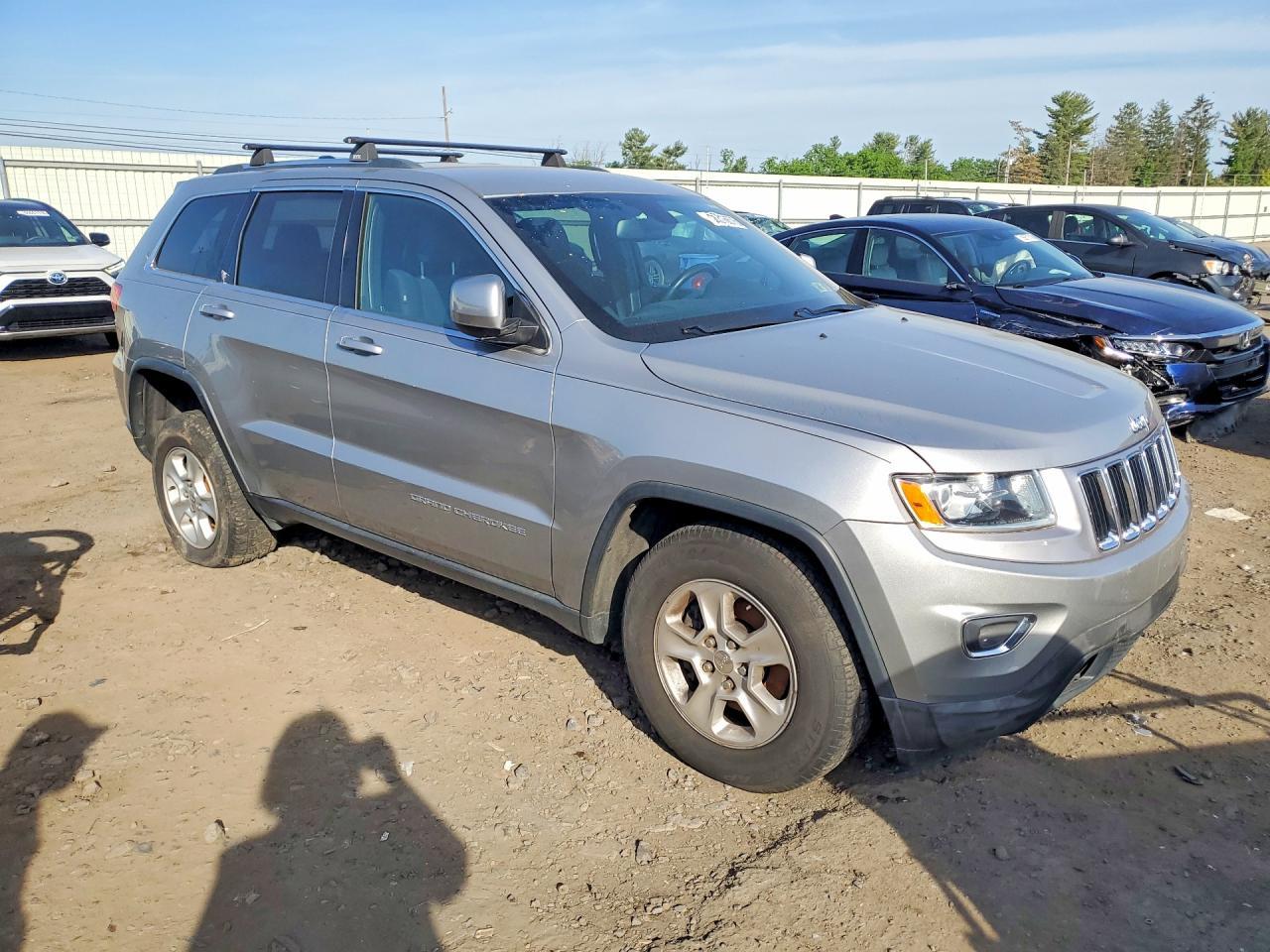 2016 Jeep Grand Cherokee Laredo - Image 4
