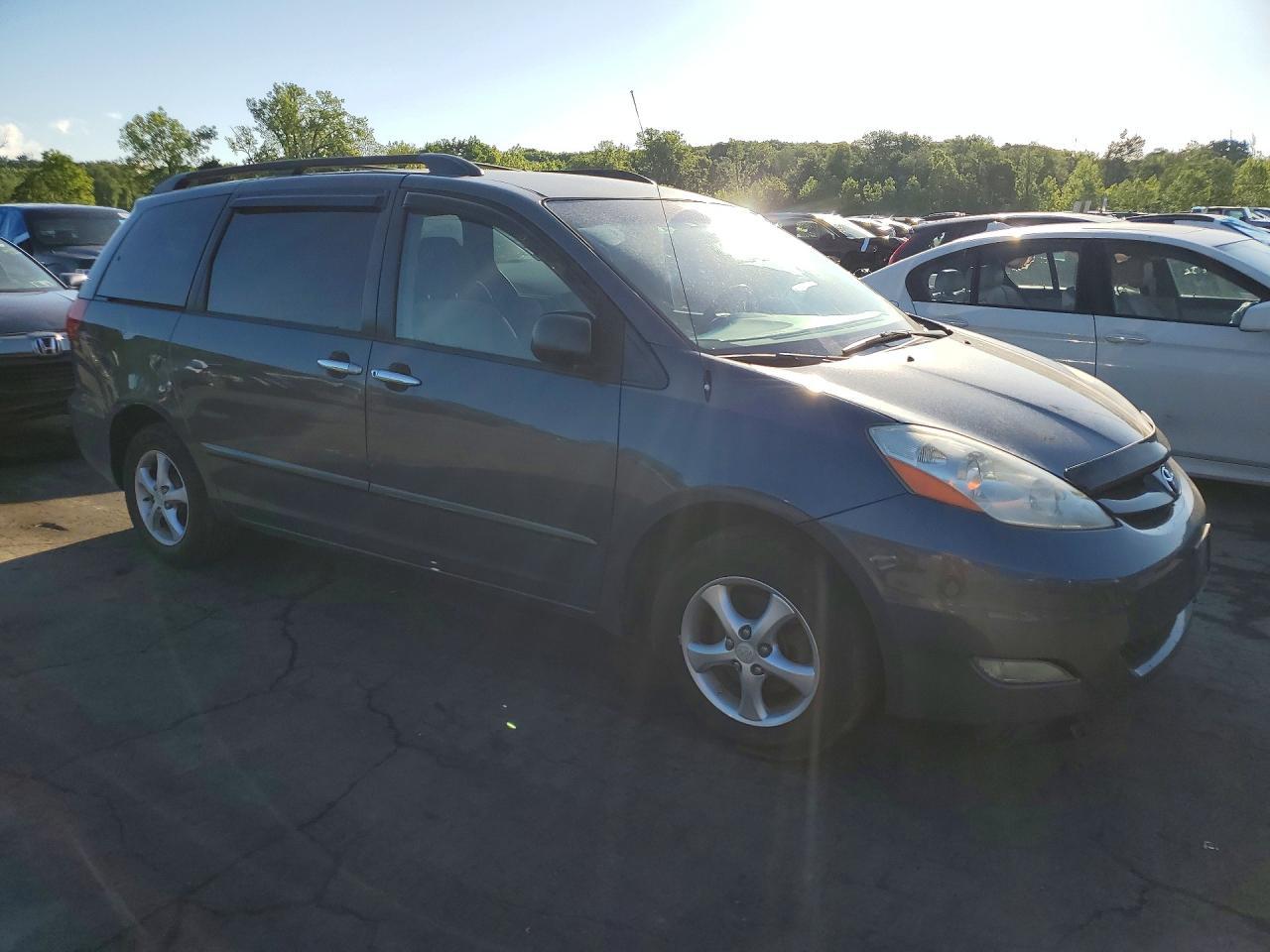2008 Toyota Sienna Le 7-Passenger - Фото 4