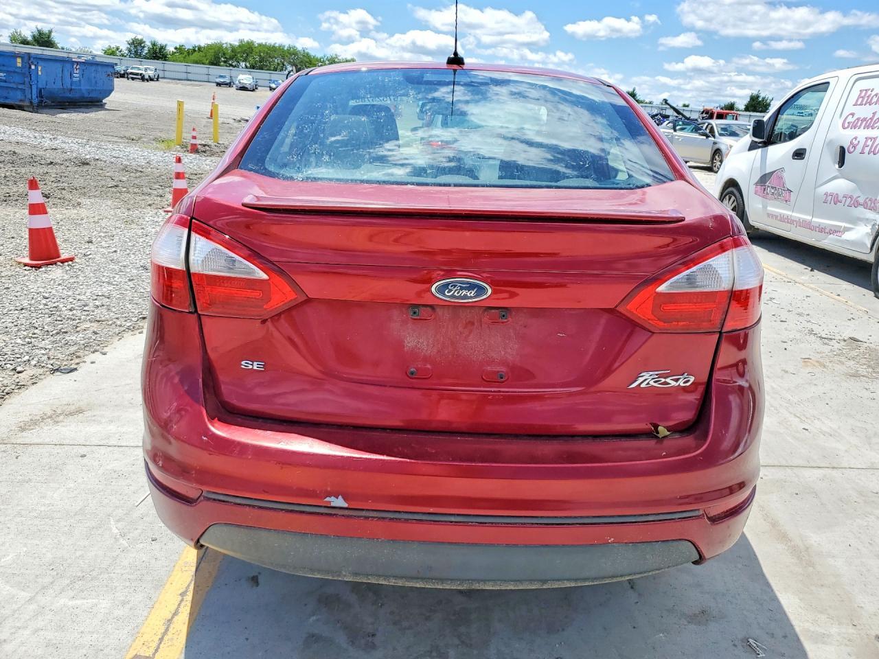 2015 Ford Fiesta Se - Фото 6
