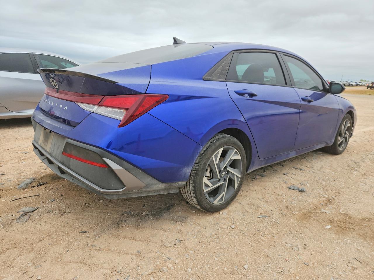 2025 Hyundai Elantra Sel Sport - Фото 3