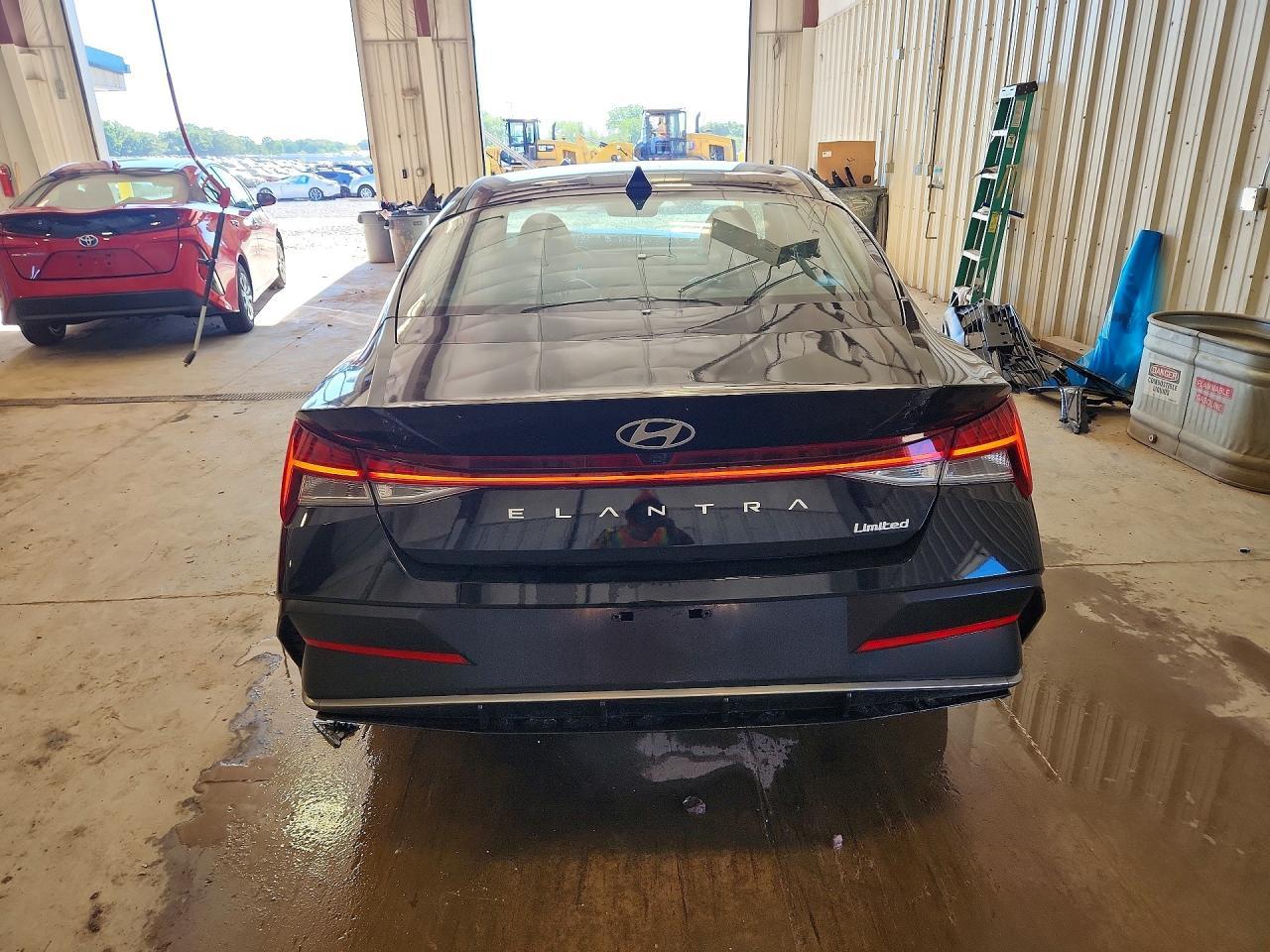 2025 Hyundai Elantra Limited - Image 6