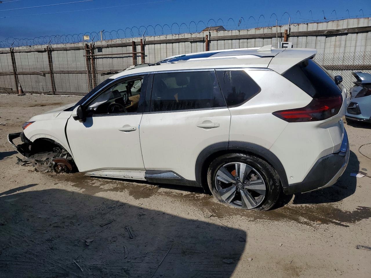 2023 Nissan Rogue Platinum - Фото 2