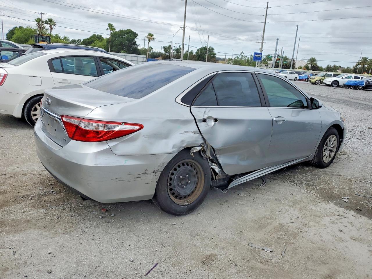 2017 Toyota Camry Le - Фото 3