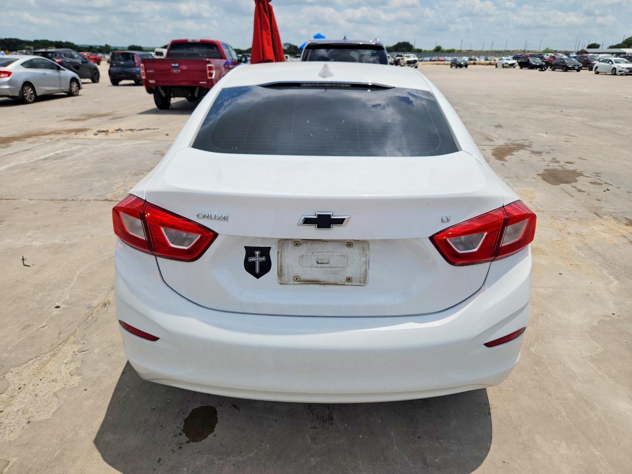 2018 Chevrolet Cruze Lt - Image 6