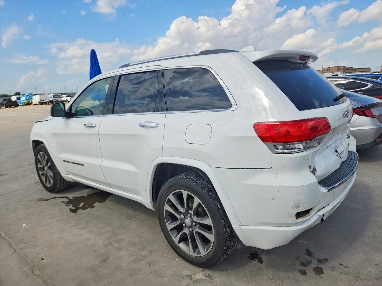 2018 Jeep Grand Cherokee Overland - Image 2