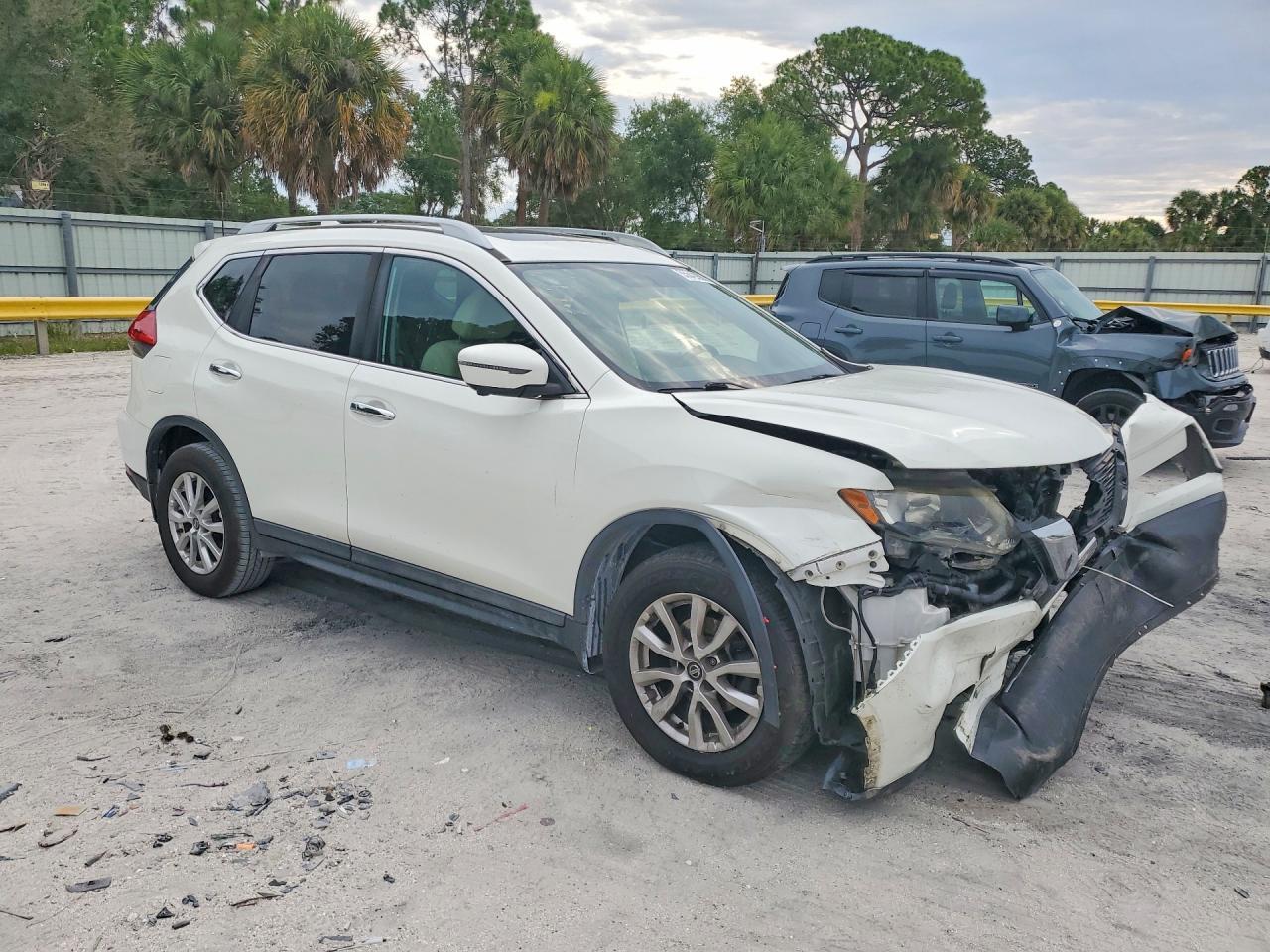 2017 Nissan Rogue Sv - Image 4