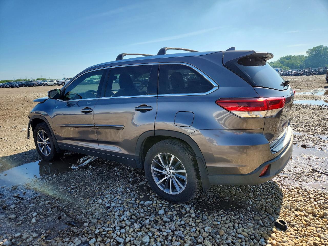 2018 Toyota Highlander Xle - Фото 2