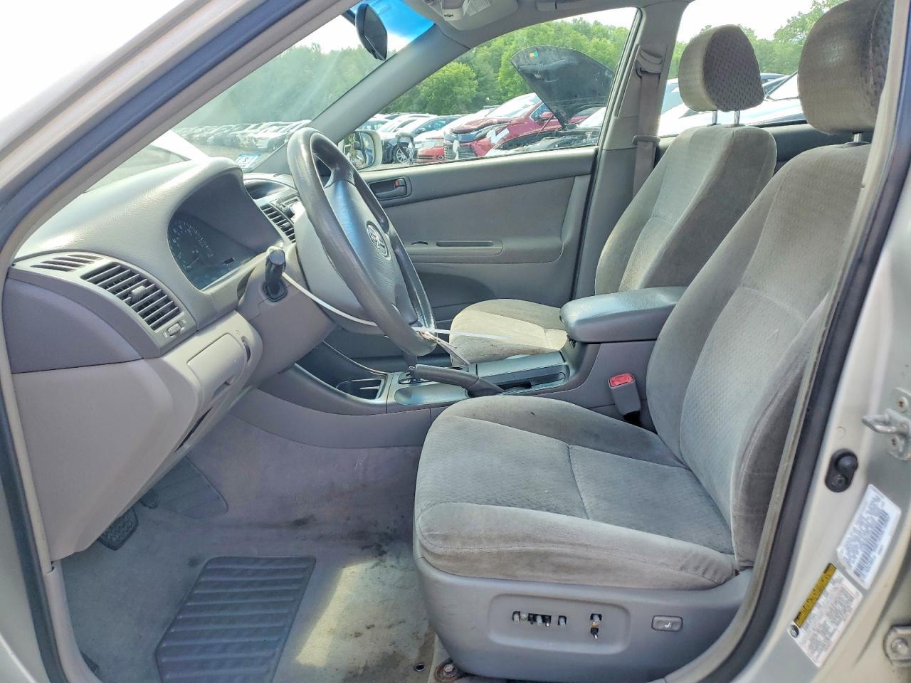 2004 Toyota Camry Le - Image 7