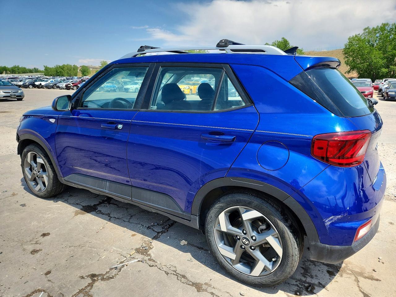 2022 Hyundai Venue Sel - Image 2