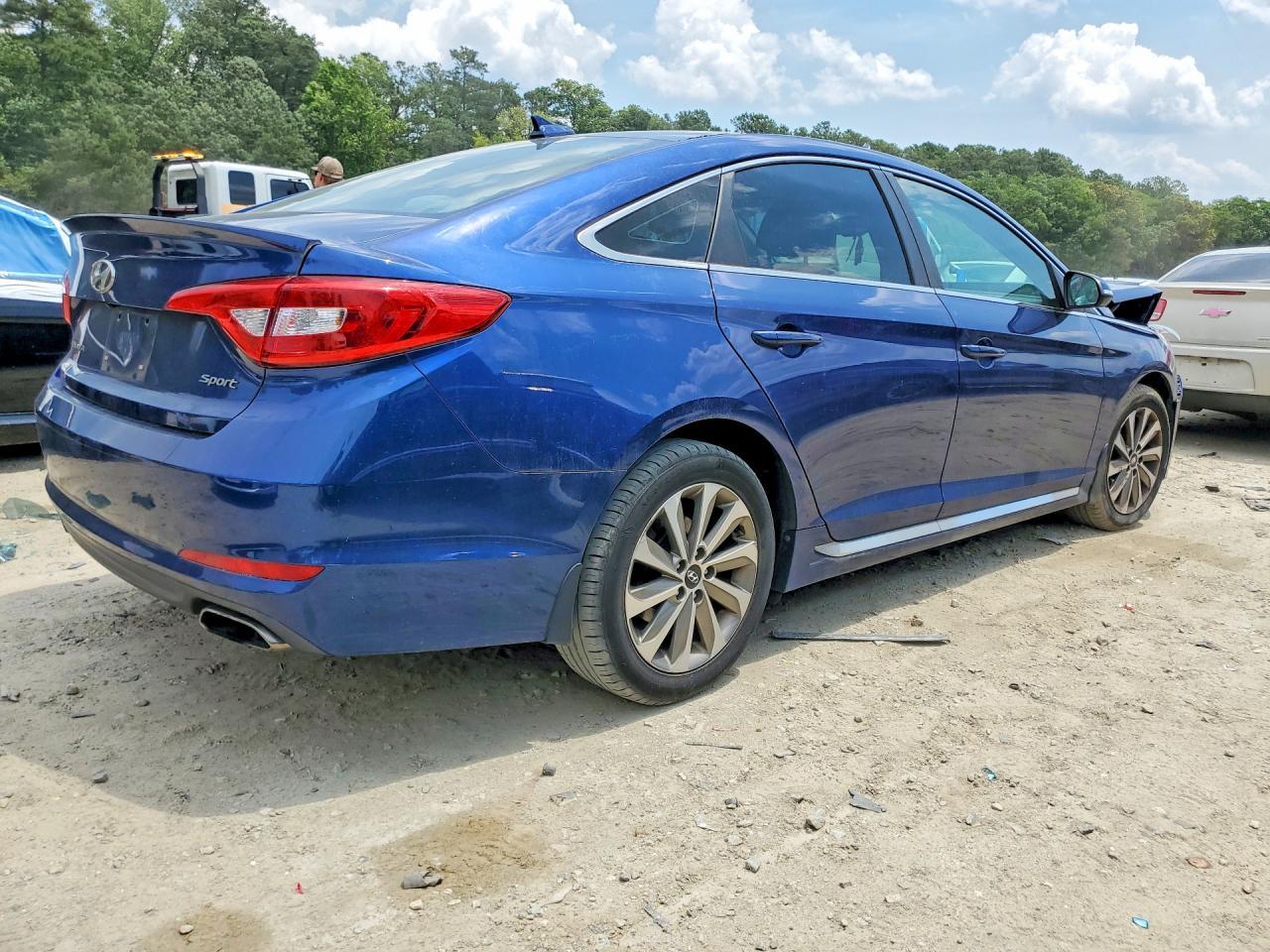 2015 Hyundai Sonata - Image 3