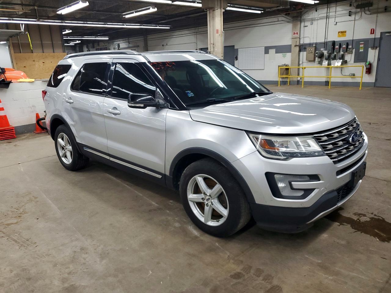 2016 Ford Explorer Xlt - Image 4