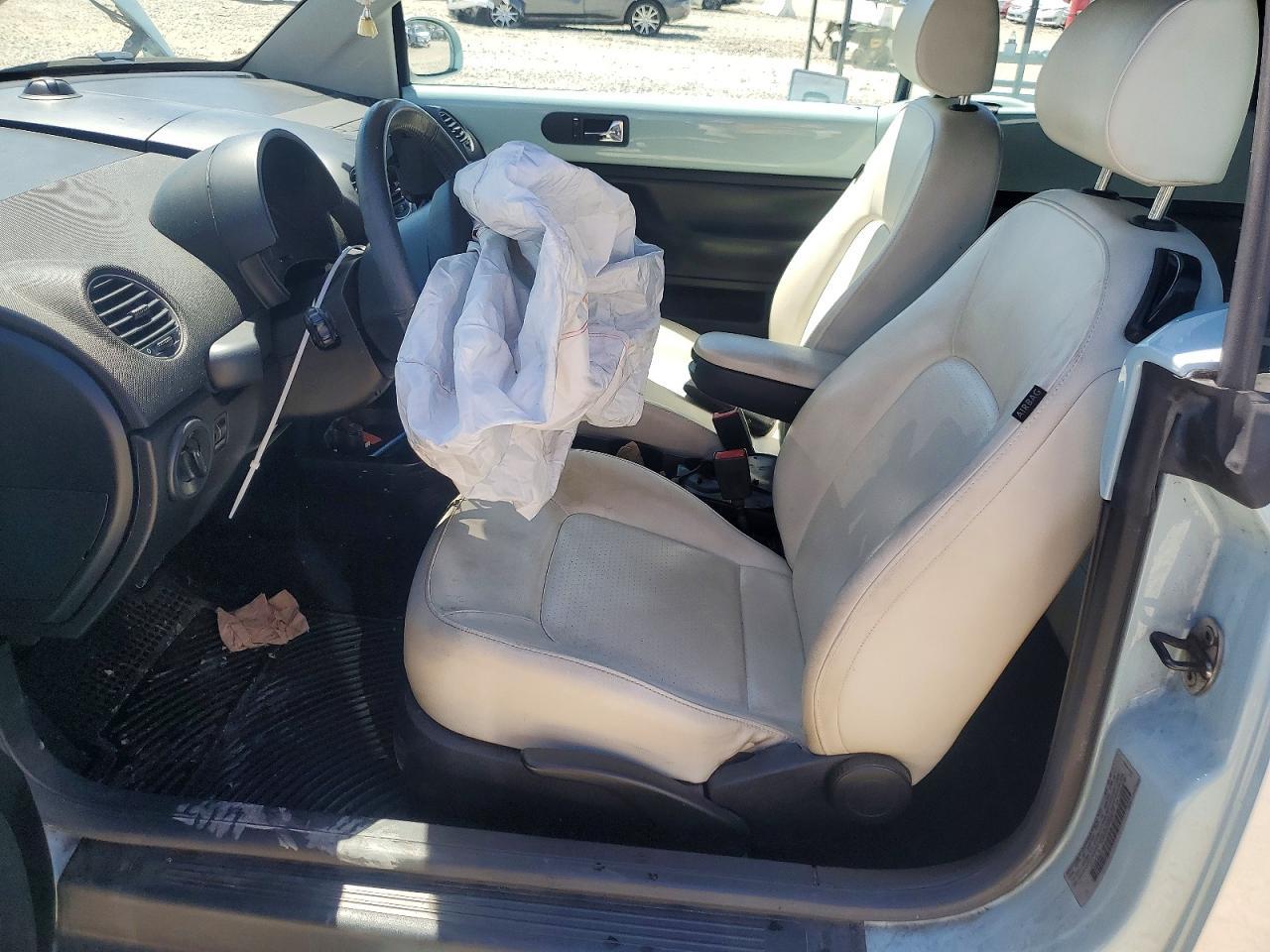 2010 Volkswagen New Beetle - Фото 7