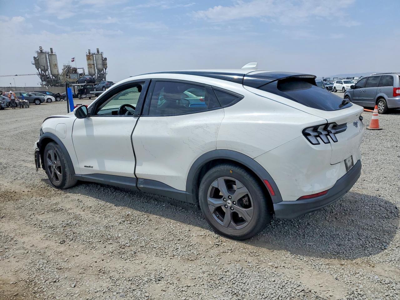 2021 Ford Mustang Mach-E Select - Фото 2