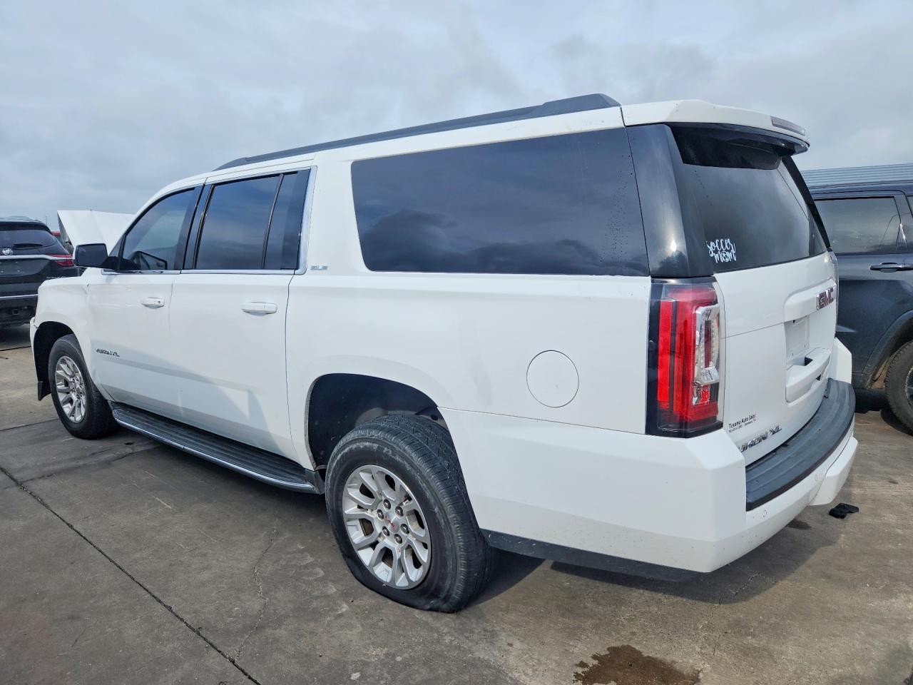 2016 GMC Yukon Xl K1500 Sle - Фото 2