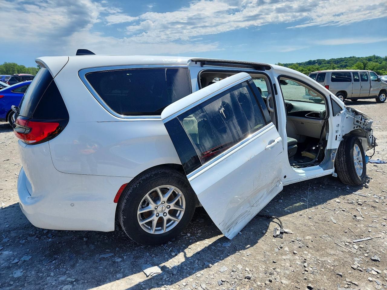 2024 Chrysler Pacifica Touring L - Image 3