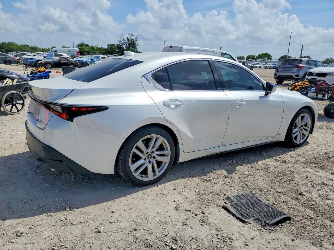2022 Lexus Is 300 - Image 3