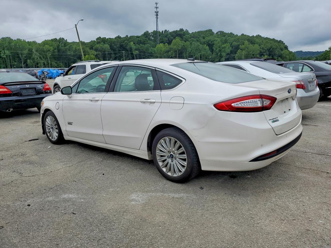 2016 Ford Fusion Se Phev - Image 2