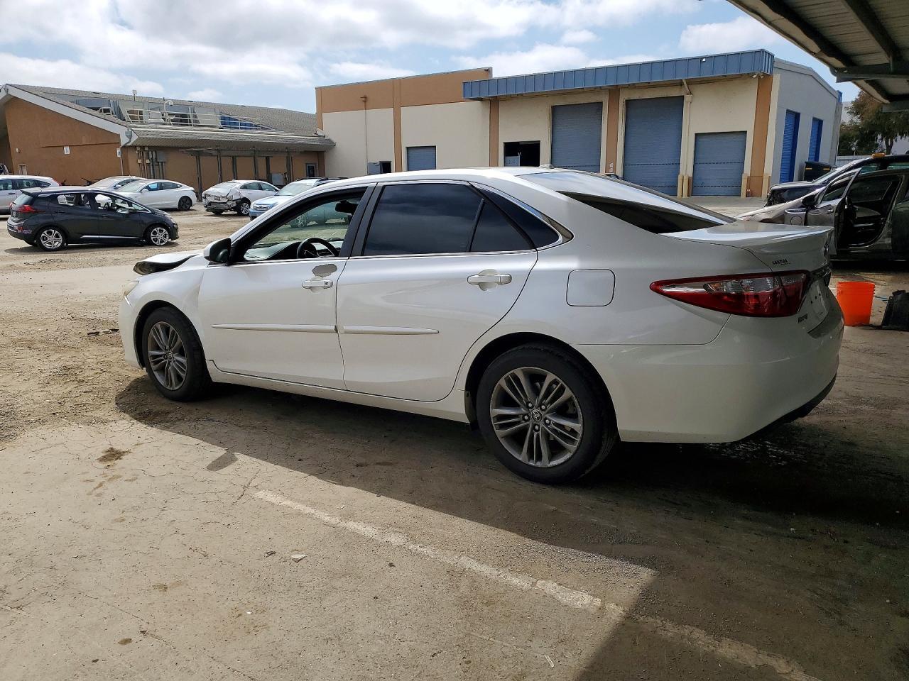 2015 Toyota Camry Se - Image 2