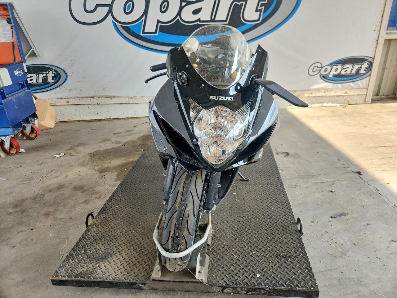 2025 Suzuki Gsx-R750 - Фото 2